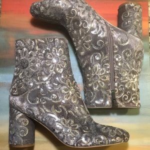 Marc Fisher Silver Velvet Sequin Embroidered Round Heel Ankle Boots size 6